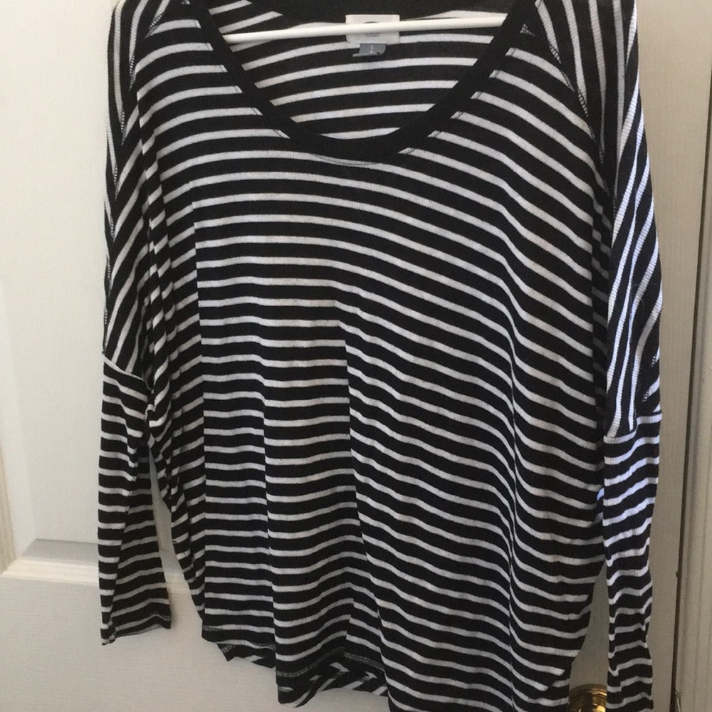 FINAL MARKDOWN Ladies old navy dropped sleeve ribbed top small